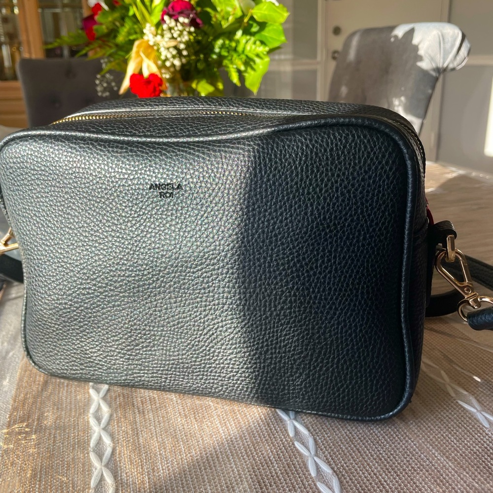 Angela Roi Grace Crossbody -Signet